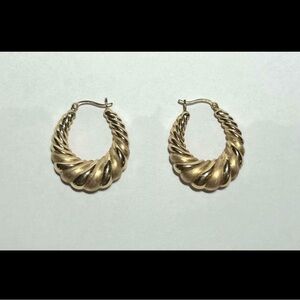 14K yellow gold scallop earrings